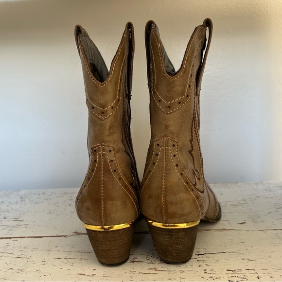 VERY VOLATILE Tan & Gold Markie Western Bootie - Picture 3 of 8
